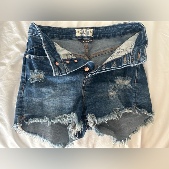 Free People CRVY Vintage Frayed Hem High-Rise Shorts- Size 25 - Picture 7 of 13